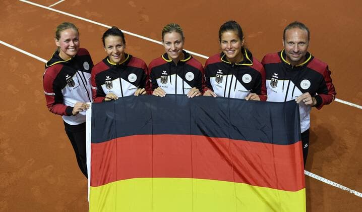 German Fedcup Team from left: Anna-Lena Groenefeld,Tatjana Maria,Angelique Kerber,Julia Goerges and Teamcaptain Jens Gerlach