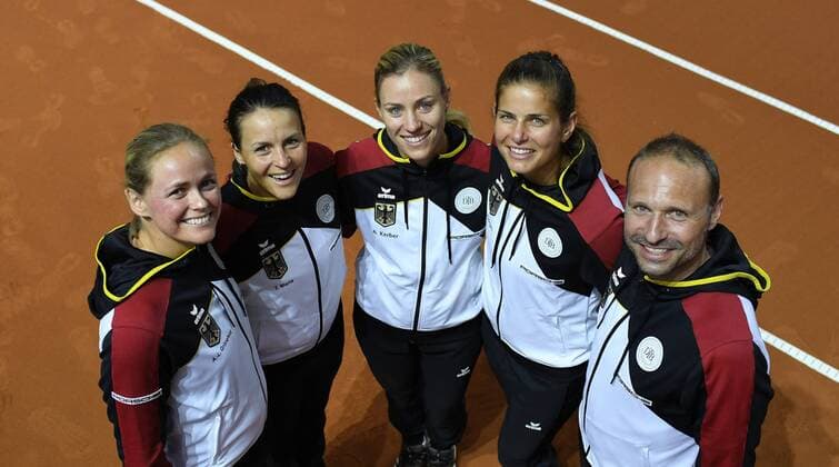 German Fedcup Team from left: Anna-Lena Groenefeld,Tatjana Maria,Angelique Kerber,Julia Goerges and Teamcaptain Jens Gerlach