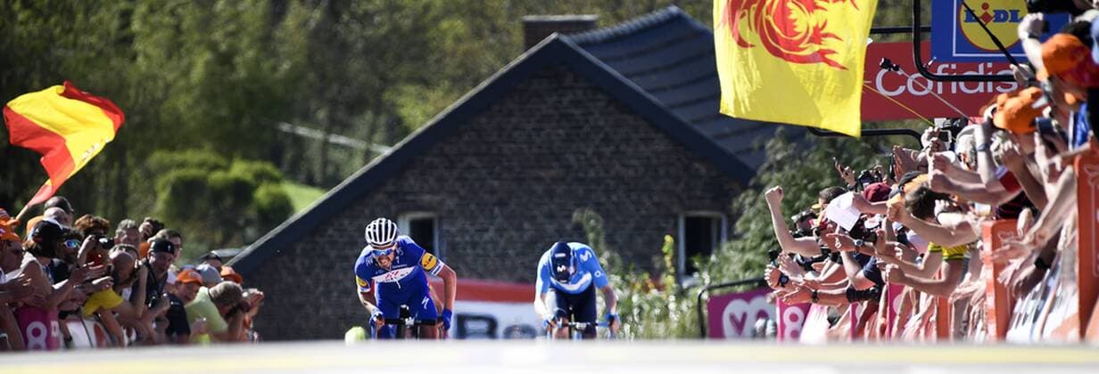Themen der Woche - SPORT Bilder des Tages - SPORT French Julian Alaphilippe of Quick-Step Floors (C) wins before Spanish Alejandro Valverde of Movistar Team (CR) the sprint at the finish of the 82nd edition of the men s race of La Fleche Wallonne , a one day cycling race (Waalse Pijl - Walloon Arrow), 198,5km from Seraing to Huy, Wednesday 18 April 2018. YORICKxJANSENS  x05331371x