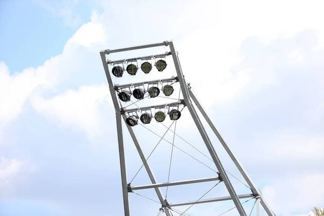 v.li.: Flutlichtanlage, Flutlichtmast, Symbolfoto, Symbolbild, Feature, Fussball, 3. Liga, Hallescher FC - FC Würzburger Kickers,