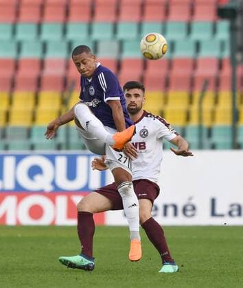 Fussball, Herren, Saison 2017 2018, Halbfinale im Berliner Pilsner-Pokal, BFC Dynamo - Tennis Borussia, v. l. Thiago Rockenbach da Silva (TeBe, Tennis Borussia), David Kamm Al-Azzawe (BFC Dynamo), 18.04. 2018, Copyright: xMatthiasxKochx