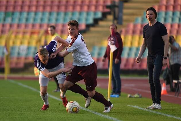 Bilder des Tages - SPORT Fussball, Herren, Saison 2017 18, Halbfinale im Berliner Pilsner-Pokal, BFC Dynamo - Tennis Borussia Berlin, Kevin Kruschke (Nr. 99, Tennis Borussia Berlin), Marcel Rausch (Nr. 19, BFC Dynamo), Cheftrainer Thomas Brdaric (Tennis Borussia Berlin), 18.04.18, Copyright: xMichaelxHundtx xMatthiasxKochx