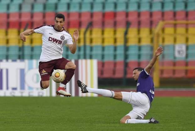 Fussball, Herren, Saison 2017 2018, Halbfinale im Berliner Pilsner-Pokal, BFC Dynamo - Tennis Borussia, v. l. Ugurtan Cepni (BFC Dynamo), Iyad Al-Khalaf (TeBe, Tennis Borussia), 18.04. 2018, Copyright: xMatthiasxKochx