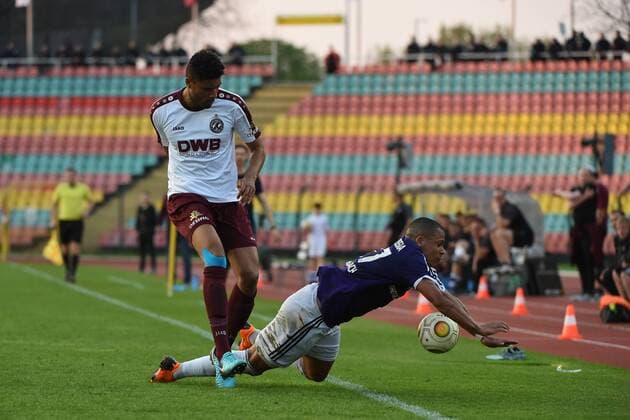 Fussball, Herren, Saison 2017 18, Halbfinale im Berliner Pilsner-Pokal, BFC Dynamo - Tennis Borussia Berlin, David Malembana (Nr. 5, BFC Dynamo), Thiago Rockenbach (Nr. 27, Tennis Borussia Berlin), 18.04.18, Copyright: xMichaelxHundtx xMatthiasxKochx