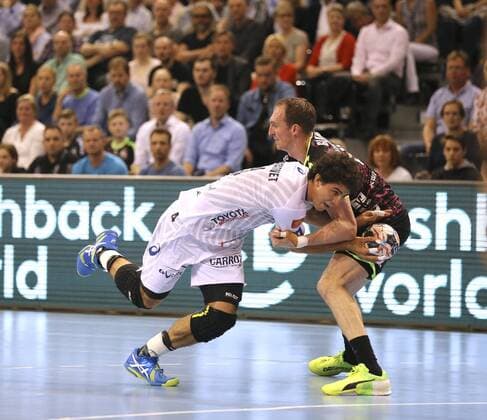 Foto : am Ball Diego Simonet gegen Holger Glandorf ( Flensburg ) Handball Herren am 18.04.2018 Champions - League SG Flensburg - Montpellier