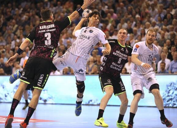 Foto : am Ball Diego Simonet gegen Glandorf ( Flensburg ) und Karlsson Handball Herren am 18.04.2018 Champions - League SG Flensburg - Montpellier