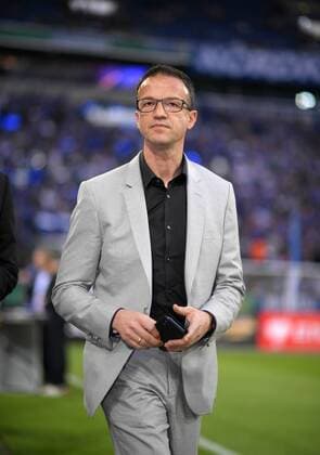 18.04.2018, Fussball DFB Pokal 2017 2018, Halbfinale, FC Schalke 04 - Eintracht Frankfurt, in der Veltins Arena auf Schalke. Sportdirektor Fredi Bobic (Frankfurt) nachdenklich.