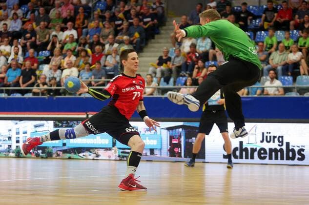 BAU 19.04.2018 Bietigheim Handball SG BBM Bietigheim vs. HSG Konstanz, v.l. Martin Marcec (BBM), Maximilian Wolf (Konstanz)