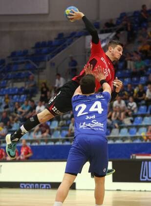 BAU 19.04.2018 Bietigheim Handball SG BBM Bietigheim vs. HSG Konstanz, Felix König (BBM, oben)