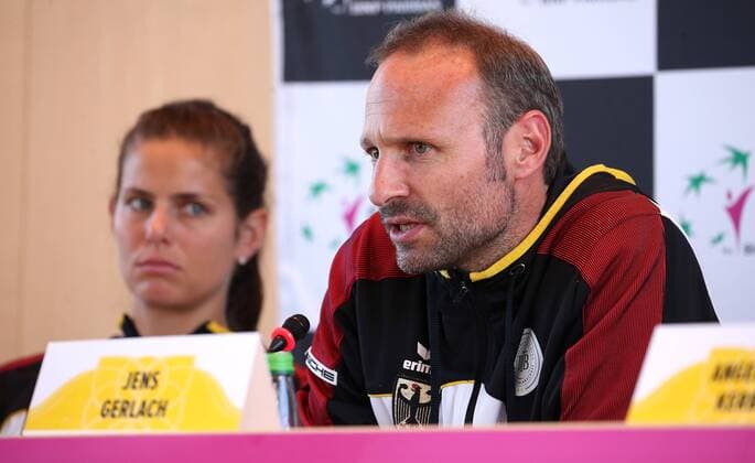 BAU 20.04.2018 Stuttgart Tennis Fed Cup PK Auslosung GER vs. CZE, v.r. Kapitän Jens Gerlach, Julia Görges (GER)
