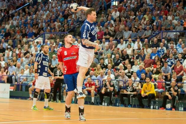 Arnor Thor Gunnarsson ( 11, Bergischer HC) beim Wurf Bergischer HC vs. Wilhelmshavener HV, Handball, 2. Bundesliga, 20.04.18 Solingen NRW Deutschland Klingenhalle