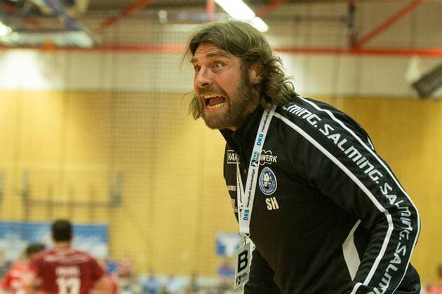 Sebastian Hinze (Trainer, Bergischer HC) schreit an der Seitenlinie Bergischer HC vs. Wilhelmshavener HV, Handball, 2. Bundesliga, 20.04.18 Solingen NRW Deutschland Klingenhalle