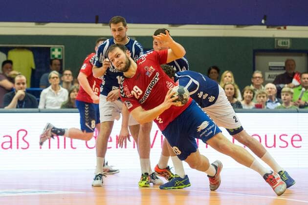 Matej Kozul ( 29, Wilhelmshavener HV) beim Wurf Bergischer HC vs. Wilhelmshavener HV, Handball, 2. Bundesliga, 20.04.18 Solingen NRW Deutschland Klingenhalle