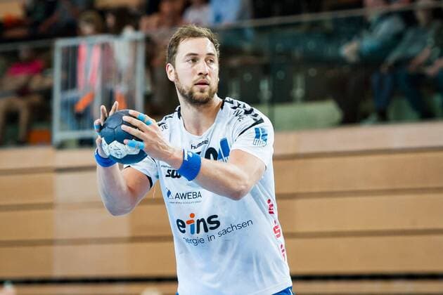 7Meter ausgeführt von Marc Pechstein (Nr.60, Aue) HC Rhein Vikings vs. EHV Aue, Handball, 2. Bundesliga, 20.04.18 Düsseldorf NRW Deutschland Castello