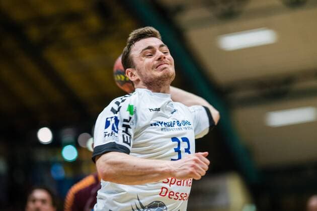 Jan Zahradnicek 33 vom Dessau-Rosslauer HV 06 beim Wurf waehrend der Begegnung in der DKB Handball 2. Bundesliga zwischen Dessau-Rosslauer HV 06 und Eintracht Hildesheim in der Anhalt Arena am April 20, 2018 in Bauhausstadt Dessau, Sachsen Anhalt, Germany ( HB-2BL Dessau-Rosslauer HV 06 - Eintracht Hildesheim Bauhausstadt Dessau Copyright: xEIBNER HartmutxBoesenerx EP_HBR