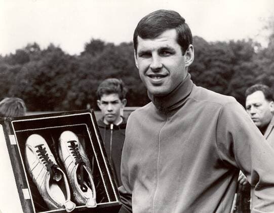 BRU18 - - DORTMUND, GERMANY: (FILES) A picture dated 31 May 1966 shows Lothar Emmerich of the football-club Borussia Dortmund getting back in these days his shoes, which he wore during the cup-final in Glasgow versus Liverpool. A merchat from Wurttemberg gilded Emmerich s shoes to thank for the victory of Borussia. Emmerich Lothar died at the age of 61 years old in Dortmund on Thursday 14 August 2003. DPA  x1355243x