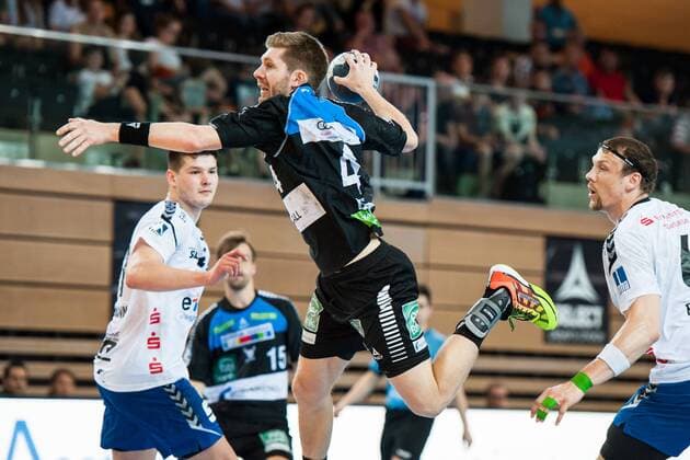 Wirft kraftvoll auf das Tor: Christian Hoße (Nr.4, Vikings) HC Rhein Vikings vs. EHV Aue, Handball, 2. Bundesliga, 20.04.18 Düsseldorf NRW Deutschland Castello