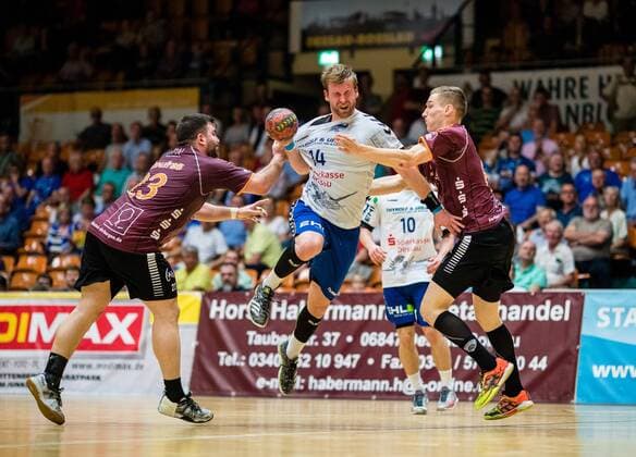 waehrend der Begegnung in der DKB Handball 2. Bundesliga zwischen Dessau-Rosslauer HV 06 und Eintracht Hildesheim in der Anhalt Arena am April 20, 2018 in Bauhausstadt Dessau, Sachsen Anhalt, Germany ( HB-2BL Dessau-Rosslauer HV 06 - Eintracht Hildesheim Bauhausstadt Dessau Copyright: xEIBNER HartmutxBoesenerx EP_HBR