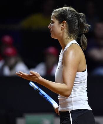 Julia Görges (GER) enttäuscht Gestik, Geste Tennis Damen Team Deutschland Germany Fed Cup Federations FedCup 2018 Halbfinale Deutschland GER vs Tschechien CZE Porsche-Arena Stuttgart 21.-22.04.2018 Fed Cup Halbfinale GER - CZE Porsche-Arena Stuttgart 2018
