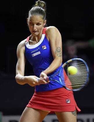 Karolina Pliskova (CZE) Aktion Tennis Damen Team Deutschland Germany Fed Cup Federations FedCup 2018 Halbfinale Deutschland GER vs Tschechien CZE Porsche-Arena Stuttgart 21.-22.04.2018 Fed Cup Halbfinale GER - CZE Porsche-Arena Stuttgart 2018