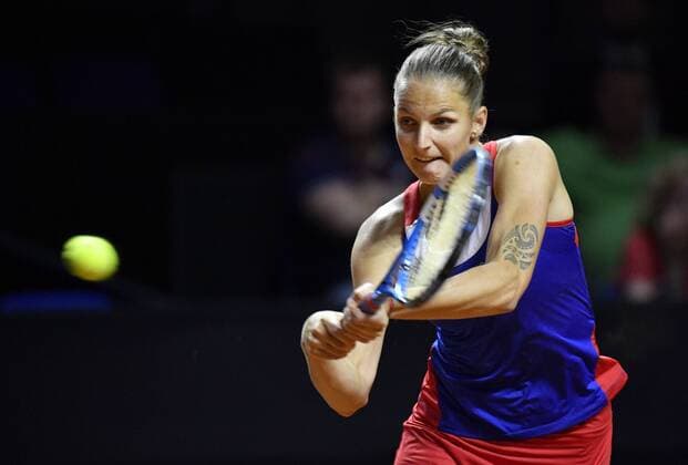 Bilder des Tages - SPORT Karolina Pliskova (CZE) Aktion Tennis Damen Team Deutschland Germany Fed Cup Federations FedCup 2018 Halbfinale Deutschland GER vs Tschechien CZE Porsche-Arena Stuttgart 21.-22.04.2018 Fed Cup Halbfinale GER - CZE Porsche-Arena Stuttgart 2018