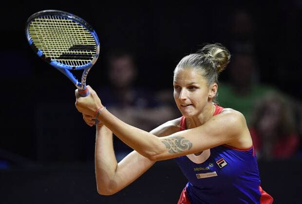 Karolina Pliskova (CZE) Aktion Tennis Damen Team Deutschland Germany Fed Cup Federations FedCup 2018 Halbfinale Deutschland GER vs Tschechien CZE Porsche-Arena Stuttgart 21.-22.04.2018 Fed Cup Halbfinale GER - CZE Porsche-Arena Stuttgart 2018