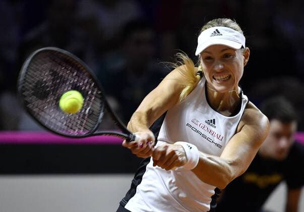 Angelique KERBER (GER) Aktion Tennis Damen Team Deutschland Germany Fed Cup Federations FedCup 2018 Halbfinale Deutschland GER vs Tschechien CZE Porsche-Arena Stuttgart 21.-22.04.2018 Fed Cup Halbfinale GER - CZE Porsche-Arena Stuttgart 2018