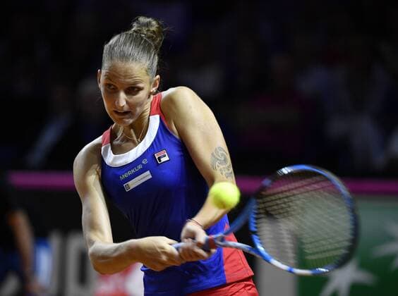 Karolina Pliskova (CZE) Aktion Tennis Damen Team Deutschland Germany Fed Cup Federations FedCup 2018 Halbfinale Deutschland GER vs Tschechien CZE Porsche-Arena Stuttgart 21.-22.04.2018 Fed Cup Halbfinale GER - CZE Porsche-Arena Stuttgart 2018