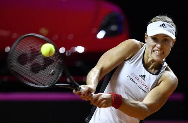 Angelique KERBER (GER) Aktion Tennis Damen Team Deutschland Germany Fed Cup Federations FedCup 2018 Halbfinale Deutschland GER vs Tschechien CZE Porsche-Arena Stuttgart 21.-22.04.2018 Fed Cup Halbfinale GER - CZE Porsche-Arena Stuttgart 2018