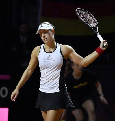 Bilder des Tages - SPORT Angelique KERBER (GER) enttäuscht Gestik, Geste Tennis Damen Team Deutschland Germany Fed Cup Federations FedCup 2018 Halbfinale Deutschland GER vs Tschechien CZE Porsche-Arena Stuttgart 21.-22.04.2018 Fed Cup Halbfinale GER - CZE Porsche-Arena Stuttgart 2018