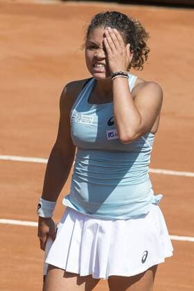 Italian Jasmine Paolini looks dejected during a tennis game between Italian Jasmine Paolini WTA Tennis Damen 145) and Belgian Elise Mertens (WTA 17), the first rubber of this weekend s Fed Cup World Group Play Off meeting between Italy and Belgium in Genoa, Italy, Saturday 21 April 2018. LAURIExDIEFFEMBACQ  x05333217x