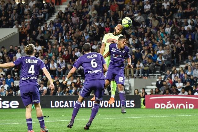 Thomas Toure (sco) vs Issiaga Sylla (tfc) FOOTBALL : Toulouse vs Angers - 34eme Journee de L1 - Toulouse - 21 04 2018 ThierryBreton Panoramic 