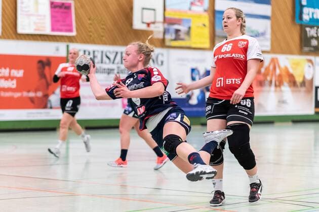 Aylin Bok (SG H2Ku Herrenberg Kuties 08), Barbara Leibssle-Balogh (TG Nuertingen 66), SG H2Ku Herrenberg Kuties vs. TG Nuertingen, Handball, 2.Bundesliga, Frauen, HBF, Saison 17 18, 21.04.2018, SG H2Ku Herrenberg Kuties vs. TG Nuertingen, Handball, 2.Bundesliga, Frauen, HBF, Saison 17 18, 21.04.2018 Herrenberg Copyright: xFrankx Eibner-Pressefotox EP_wfk
