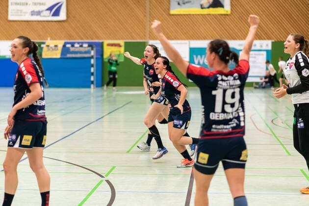 SG H2Ku Herrenberg Kuties, Siegesjubel, SG H2Ku Herrenberg Kuties vs. TG Nuertingen, Handball, 2.Bundesliga, Frauen, HBF, Saison 17 18, 21.04.2018, SG H2Ku Herrenberg Kuties vs. TG Nuertingen, Handball, 2.Bundesliga, Frauen, HBF, Saison 17 18, 21.04.2018 Herrenberg Copyright: xFrankx Eibner-Pressefotox EP_wfk