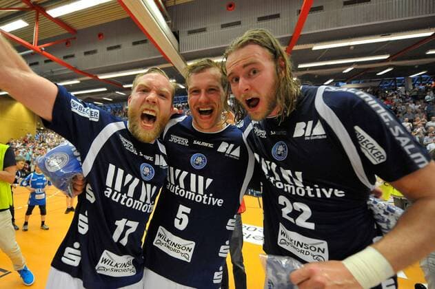 GER, 2.DKB, BHC06 vs. Wilhelmshavener HV 20.04.2018, Klingenhalle Solingen, Solingen, GER, 2.DKB, BHC06 vs. Wilhelmshavener HV , im Bild jubeln Jan Artmann (BHC 17), Max Darj (BHC 5 ) und Fabian Gutbrod ( BHC06 22 ).