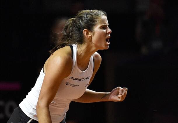 Julia Görges (GER) jubelt Jubel nach gewonnenem Satz Satzgewinn Gestik, Geste Faust Tennis Damen Team Deutschland Germany Fed Cup Federations FedCup 2018 Halbfinale Deutschland GER vs Tschechien CZE Porsche-Arena Stuttgart 21.-22.04.2018 Fed Cup Halbfinale GER - CZE Porsche-Arena Stuttgart 2018