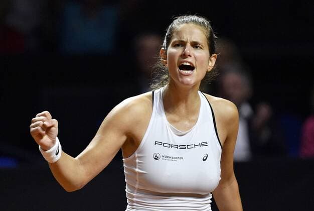 Julia Görges (GER) jubelt Jubel Gestik, Geste nach Punktgewinn Tennis Damen Team Deutschland Germany Fed Cup Federations FedCup 2018 Halbfinale Deutschland GER vs Tschechien CZE Porsche-Arena Stuttgart 21.-22.04.2018 Fed Cup Halbfinale GER - CZE Porsche-Arena Stuttgart 2018