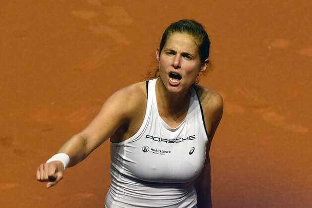 Jubel und Freude bei Julia Görges (GER). Deutschland, Stuttgart: Tennis, FedCup, Weltgruppe Halbfinale: Deutschland vs Tschechien am 22.04.2018, Porsche-Arena.