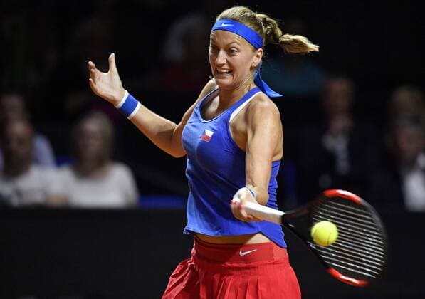 Petra Kvitova (CZE) Aktion Tennis Damen Team Deutschland Germany Fed Cup Federations FedCup 2018 Halbfinale Deutschland GER vs Tschechien CZE Porsche-Arena Stuttgart 21.-22.04.2018 Fed Cup Halbfinale GER - CZE Porsche-Arena Stuttgart 2018