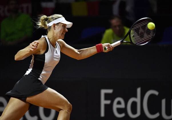 Angelique KERBER (GER) Aktion Tennis Damen Team Deutschland Germany Fed Cup Federations FedCup 2018 Halbfinale Deutschland GER vs Tschechien CZE Porsche-Arena Stuttgart 21.-22.04.2018 Fed Cup Halbfinale GER - CZE Porsche-Arena Stuttgart 2018