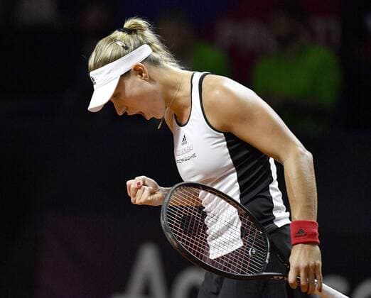 Angelique KERBER (GER) jubelt über gewonnenen Punkt Jubel Gestik, Geste Tennis Damen Team Deutschland Germany Fed Cup Federations FedCup 2018 Halbfinale Deutschland GER vs Tschechien CZE Porsche-Arena Stuttgart 21.-22.04.2018 Fed Cup Halbfinale GER - CZE Porsche-Arena Stuttgart 2018
