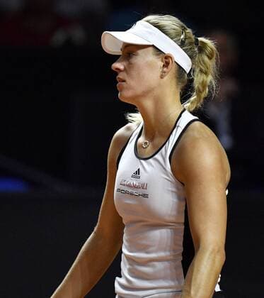 Angelique KERBER (GER) enttäuscht Tennis Damen Team Deutschland Germany Fed Cup Federations FedCup 2018 Halbfinale Deutschland GER vs Tschechien CZE Porsche-Arena Stuttgart 21.-22.04.2018 Fed Cup Halbfinale GER - CZE Porsche-Arena Stuttgart 2018
