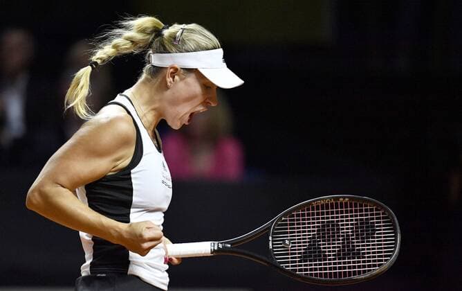 Angelique KERBER (GER) jubelt über gewonnenen Punkt Jubel Gestik, Geste Tennis Damen Team Deutschland Germany Fed Cup Federations FedCup 2018 Halbfinale Deutschland GER vs Tschechien CZE Porsche-Arena Stuttgart 21.-22.04.2018 Fed Cup Halbfinale GER - CZE Porsche-Arena Stuttgart 2018
