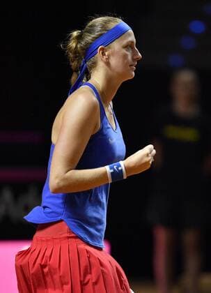 Petra Kvitova (CZE) jubelt Jubel Gestik, Geste Tennis Damen Team Deutschland Germany Fed Cup Federations FedCup 2018 Halbfinale Deutschland GER vs Tschechien CZE Porsche-Arena Stuttgart 21.-22.04.2018 Fed Cup Halbfinale GER - CZE Porsche-Arena Stuttgart 2018