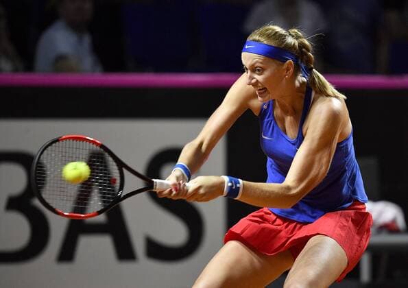 Petra Kvitova (CZE) Aktion Tennis Damen Team Deutschland Germany Fed Cup Federations FedCup 2018 Halbfinale Deutschland GER vs Tschechien CZE Porsche-Arena Stuttgart 21.-22.04.2018 Fed Cup Halbfinale GER - CZE Porsche-Arena Stuttgart 2018