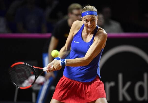 Petra Kvitova (CZE) Aktion Tennis Damen Team Deutschland Germany Fed Cup Federations FedCup 2018 Halbfinale Deutschland GER vs Tschechien CZE Porsche-Arena Stuttgart 21.-22.04.2018 Fed Cup Halbfinale GER - CZE Porsche-Arena Stuttgart 2018