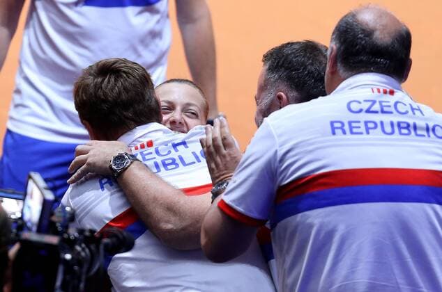 BAU 22.04.2018 Stuttgart Tennis Fed Cup GER vs. CZE, Petra Kvitova (CZE) umarmt ihren Trainer Jiri Vanek