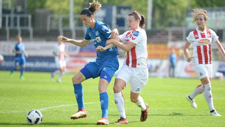 Zweikampf Milena Nikolic (Sand, 9) Meikayla Jean-Maree Moore (Köln, 15), Fussball, Allianz Frauen-Bundesliga,1.FC Köln - SC Sand ,