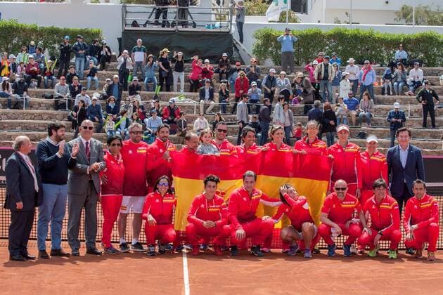 Spanish FedCup team poses for photographers celebrates after defeating Paraguay in FedCup World Group II play-off round in La Manga, southeastern Spain, 22 April 2018. Spain defeated Paraguay to remain in Federation Cup s World Group II. FedCup World Group II Play-Off Spain vs. Paraguay !ACHTUNG: NUR REDAKTIONELLE NUTZUNG!  Copyright: xCristobalxOsetex GRAF9874 20180422-636600098119964351