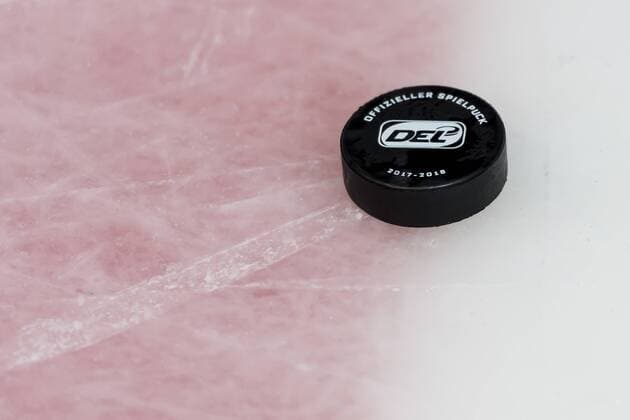 GER, DEL Finale, EHC Red Bull Muenchen vs. Eisbaeren Berlin 22.04.2018, Eisstadion Oberwiesenfeld, Muenchen, GER, DEL Finale, EHC Red Bull Muenchen vs. Eisbaeren Berlin, im Bild feature Puck